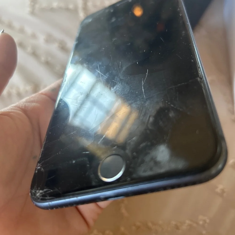 Iphone 8 plus cracked